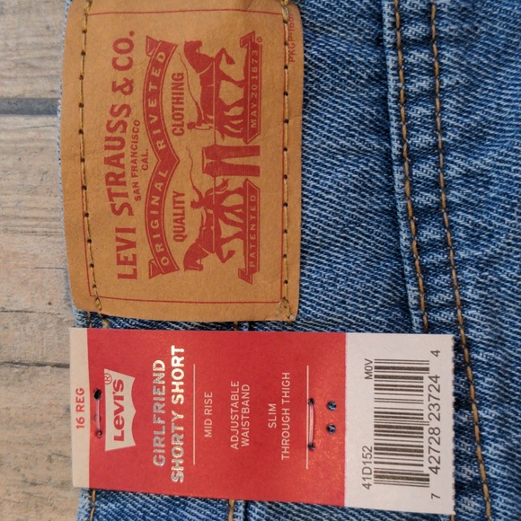 NWT Girls Levi's Distressed Denim Girlfriend Shorty Short - Picture 3 of 8